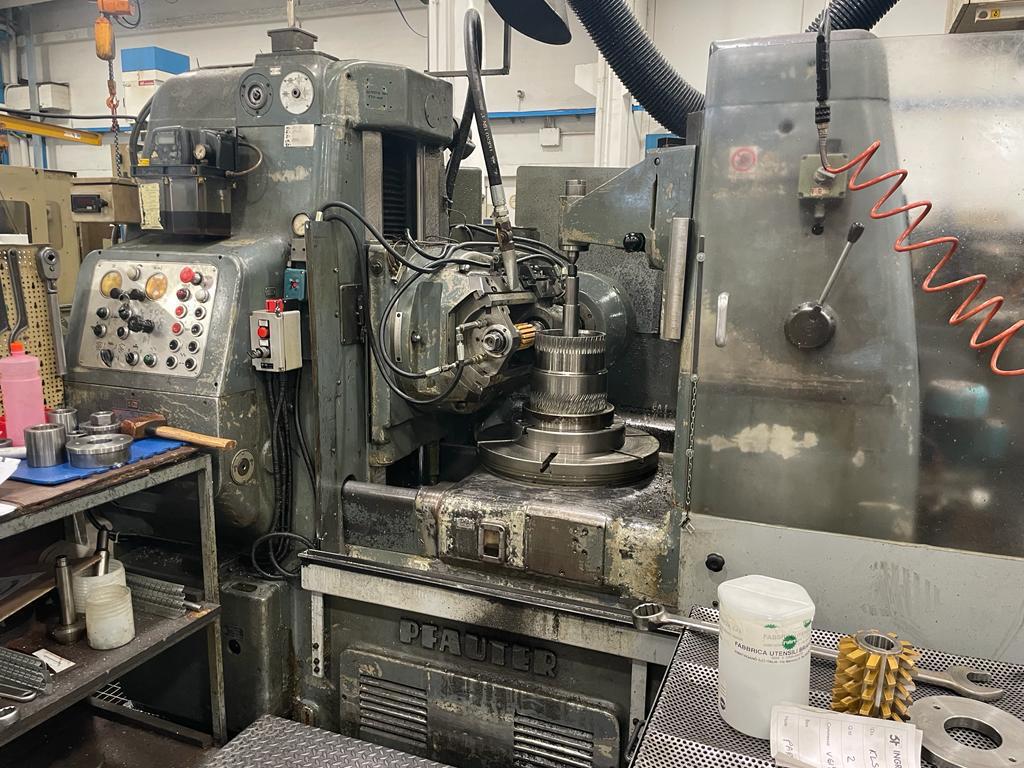 Pfature P 630 Gear Hobbing Machine